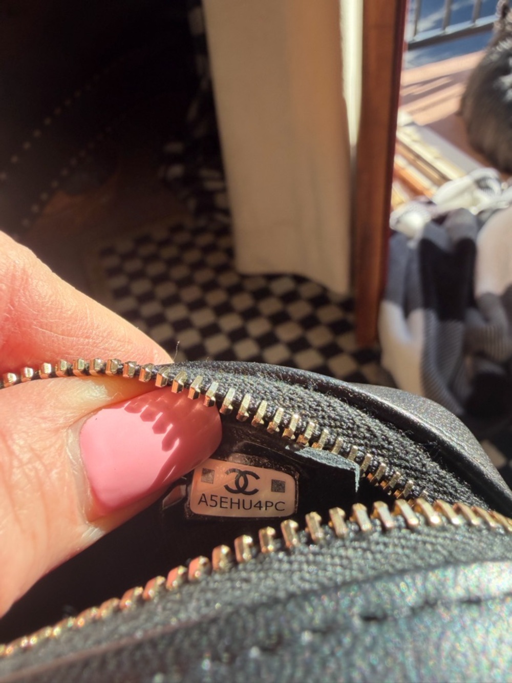 CHANEL Caviar Quilted Chain Melody Camera Bag in black with white resin CC - Picture 9 of 9